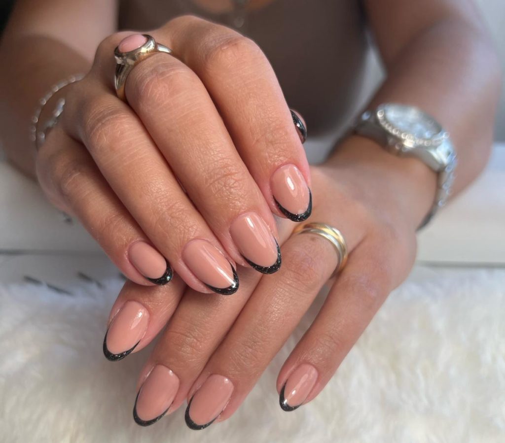 Vernis semi-permanent sur ongles naturels