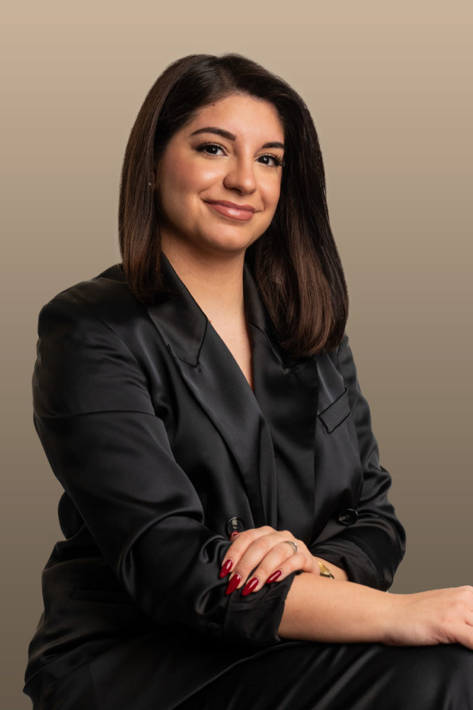 Portrait de Mariana Pinto, prothésiste ongulaire